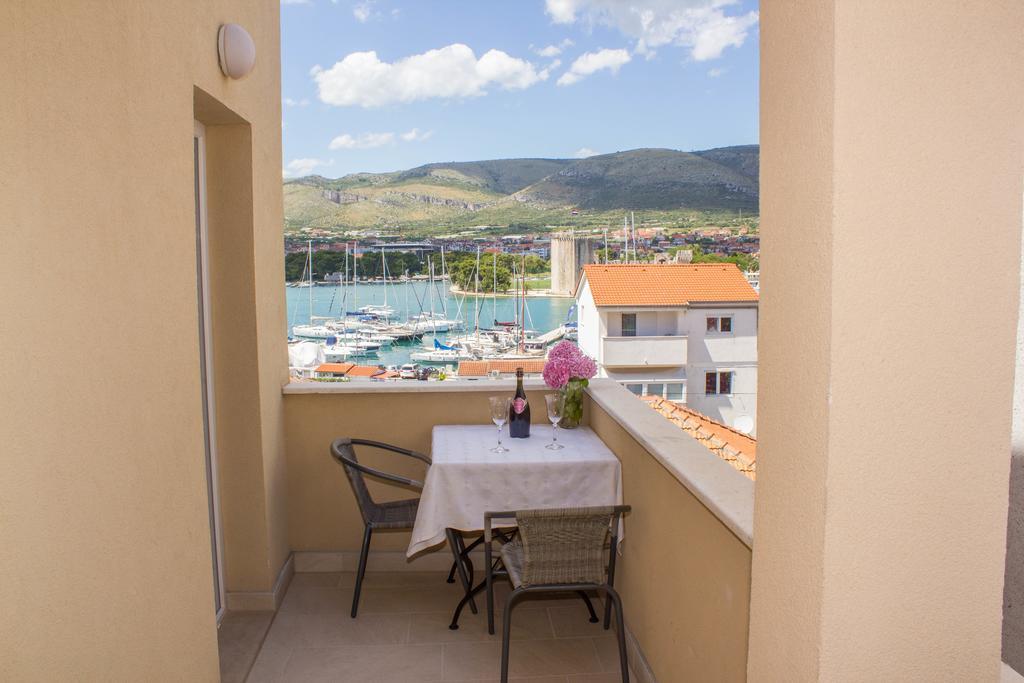 Apartments Maria Trogir Exteriör bild