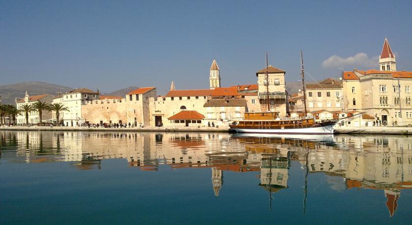Apartments Maria Trogir Exteriör bild